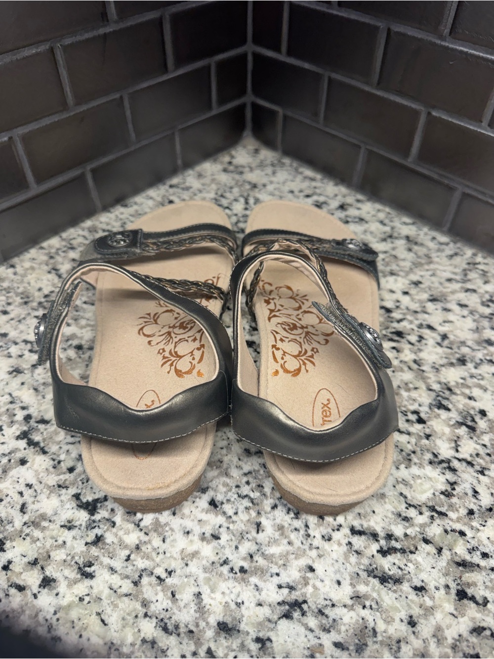 Aetrex Women's Metallic Pewter Braided Strap Sandals, size 9 - Picture 6 of 12
